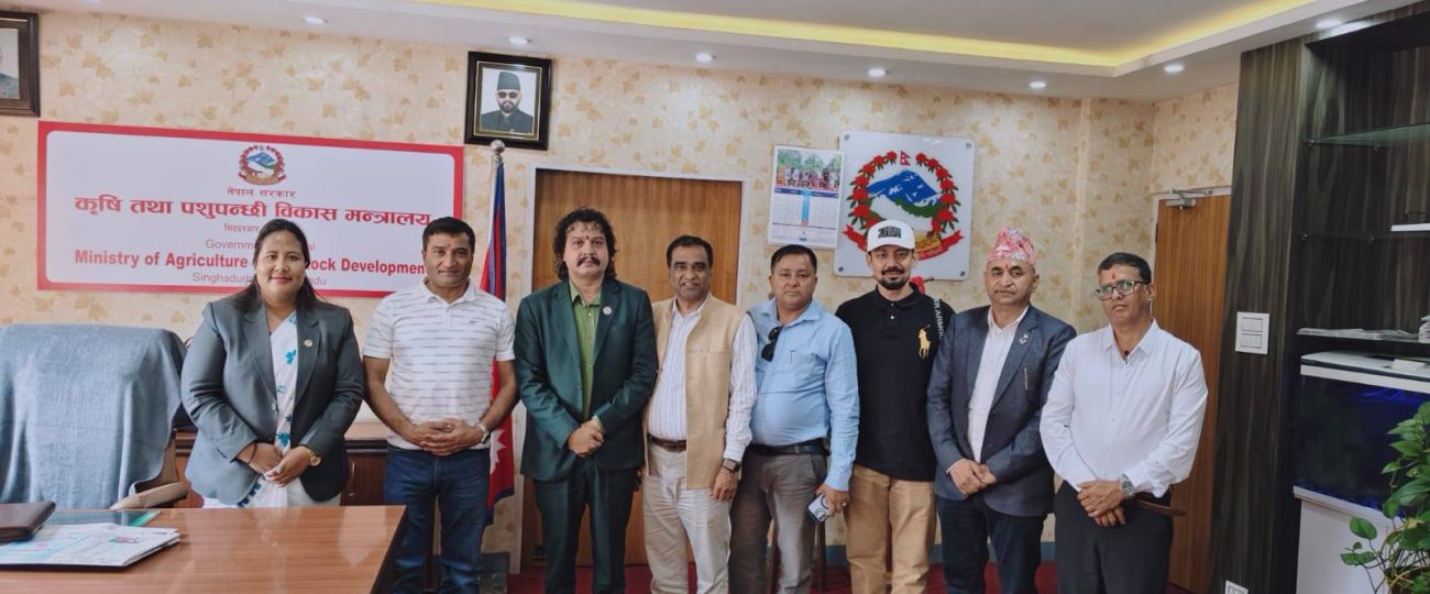 अवैध आयात र महँगो दानाले संकट: नेपाल लेयर्स कुखुरापालक संघको ठोस कदम माग