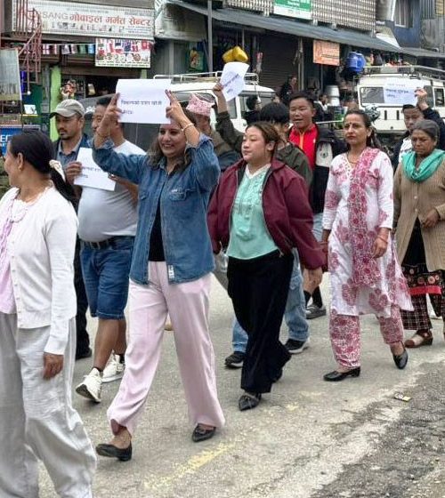 भारतको अवरोधविरुद्ध इलामका चिया किसान र उद्योगी सडकमा, ५३ उद्योग अनिश्चितकालका लागि बन्द