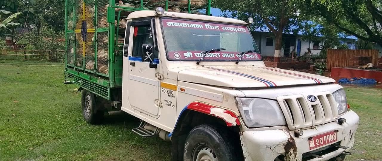 भारतबाट तस्करी हुँदै आएको ४ लाख बराबरको कुखुरा बरामद