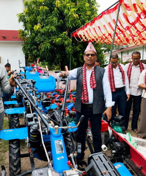 मजदुर संकटबीच आधुनिक मेसिन बन्दै किसानको भरपर्दो सहारा