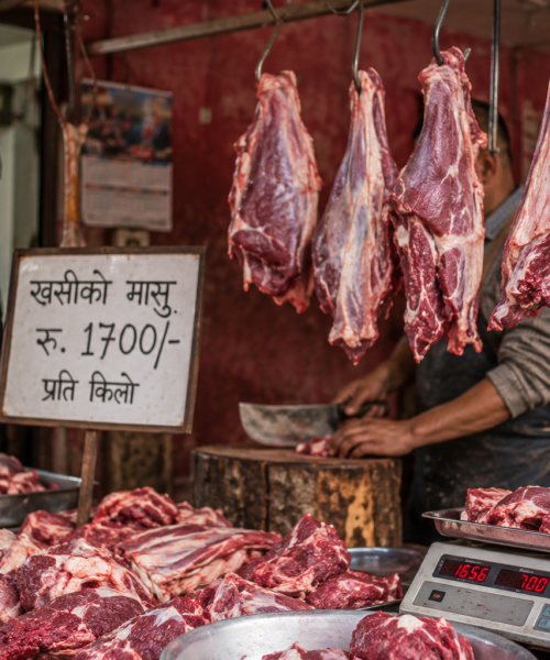 कुखुरा बजारमा हल्ला फैलाएर खसी बजारमा लुट!
