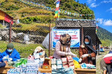 ४ हजार २०० मिटर उचाइमा पुगे पशु प्राविधिक : हिमाली बस्तीमै पुगेर खोरेतविरुद्ध खोप